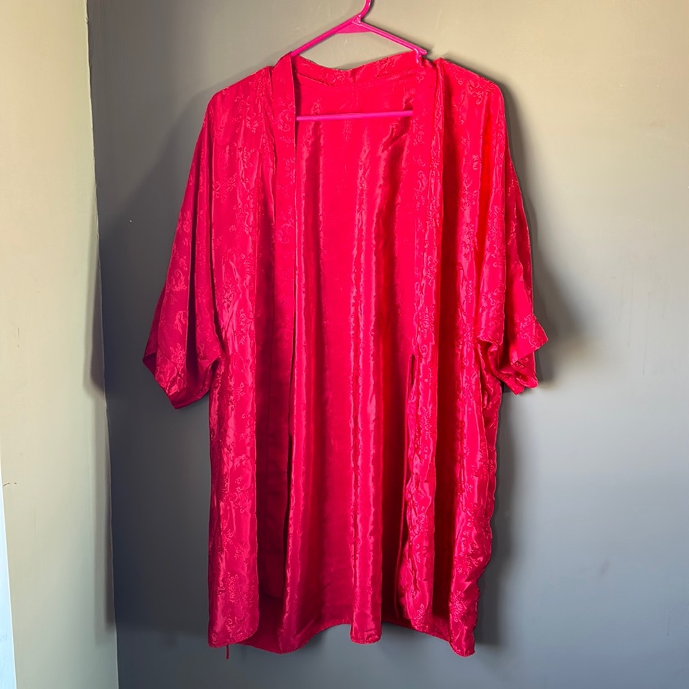 Delicates red robe